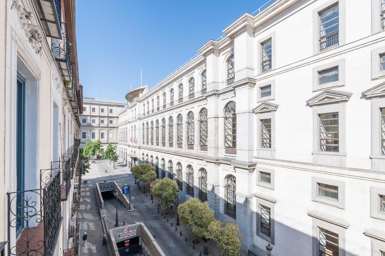 Uma Suites Atocha Madrid Extérieur photo
