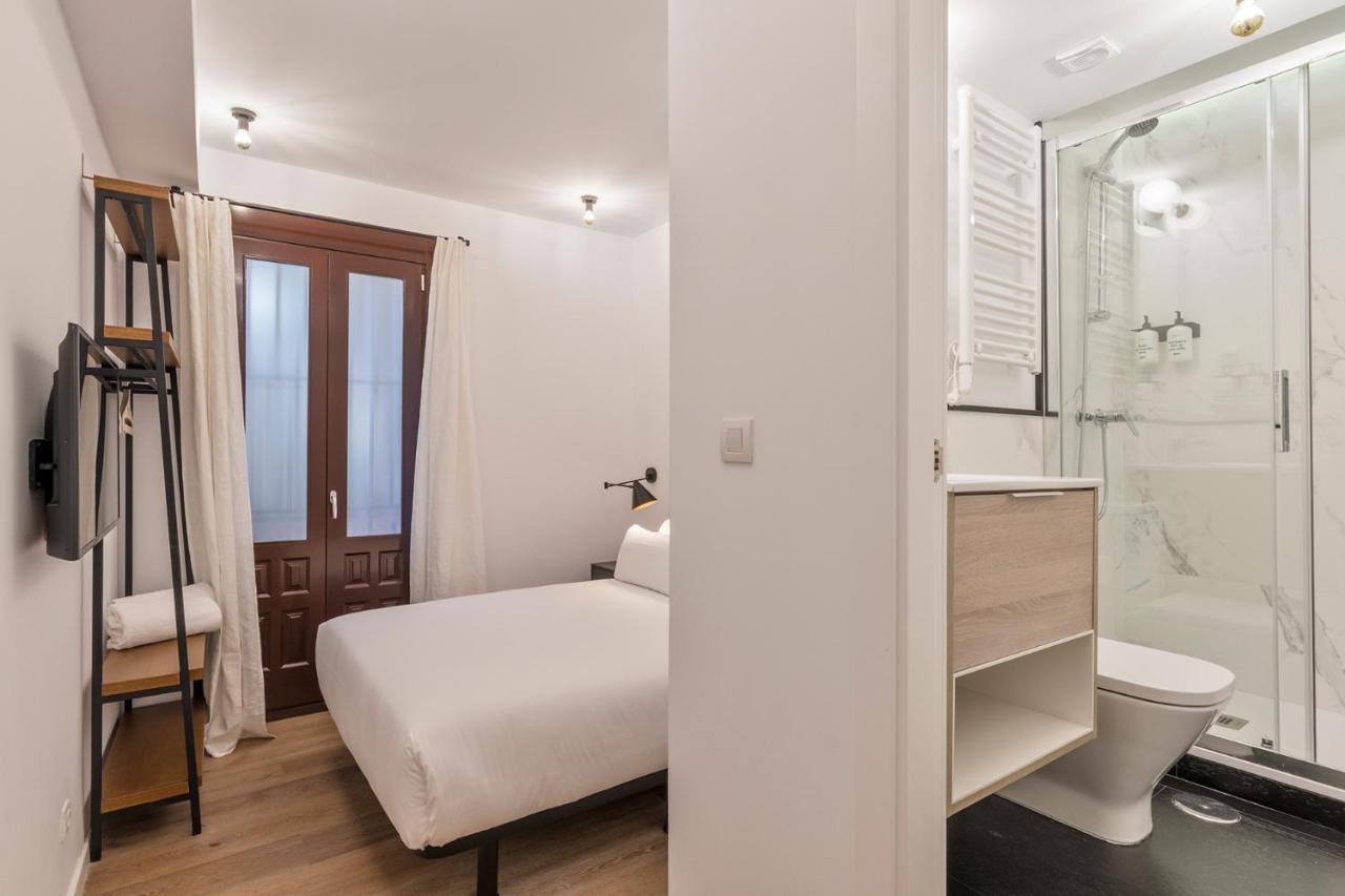 Uma Suites Atocha Madrid Extérieur photo