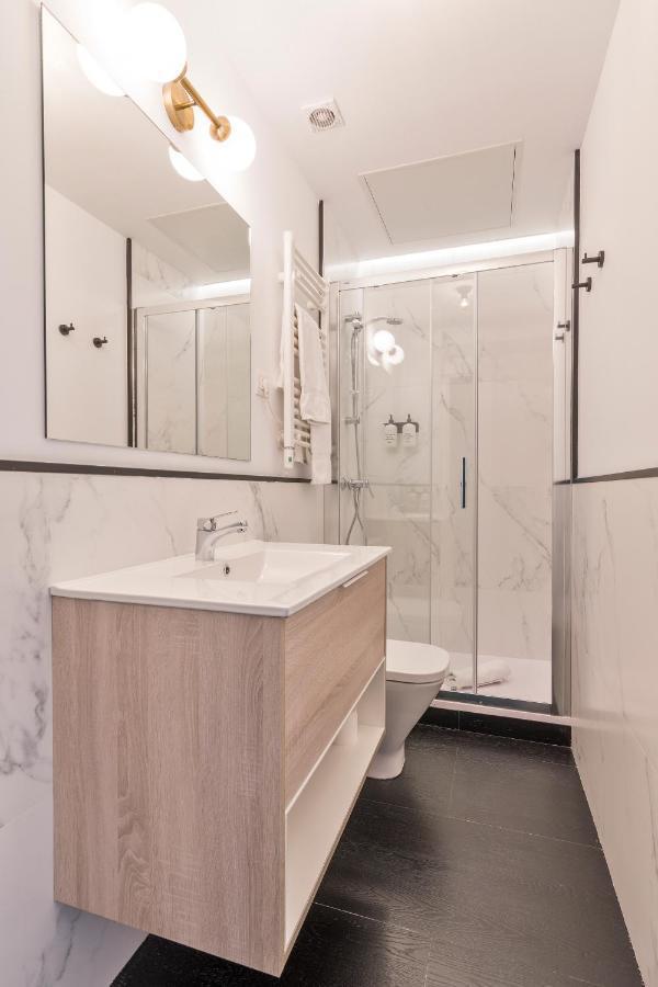 Uma Suites Atocha Madrid Extérieur photo