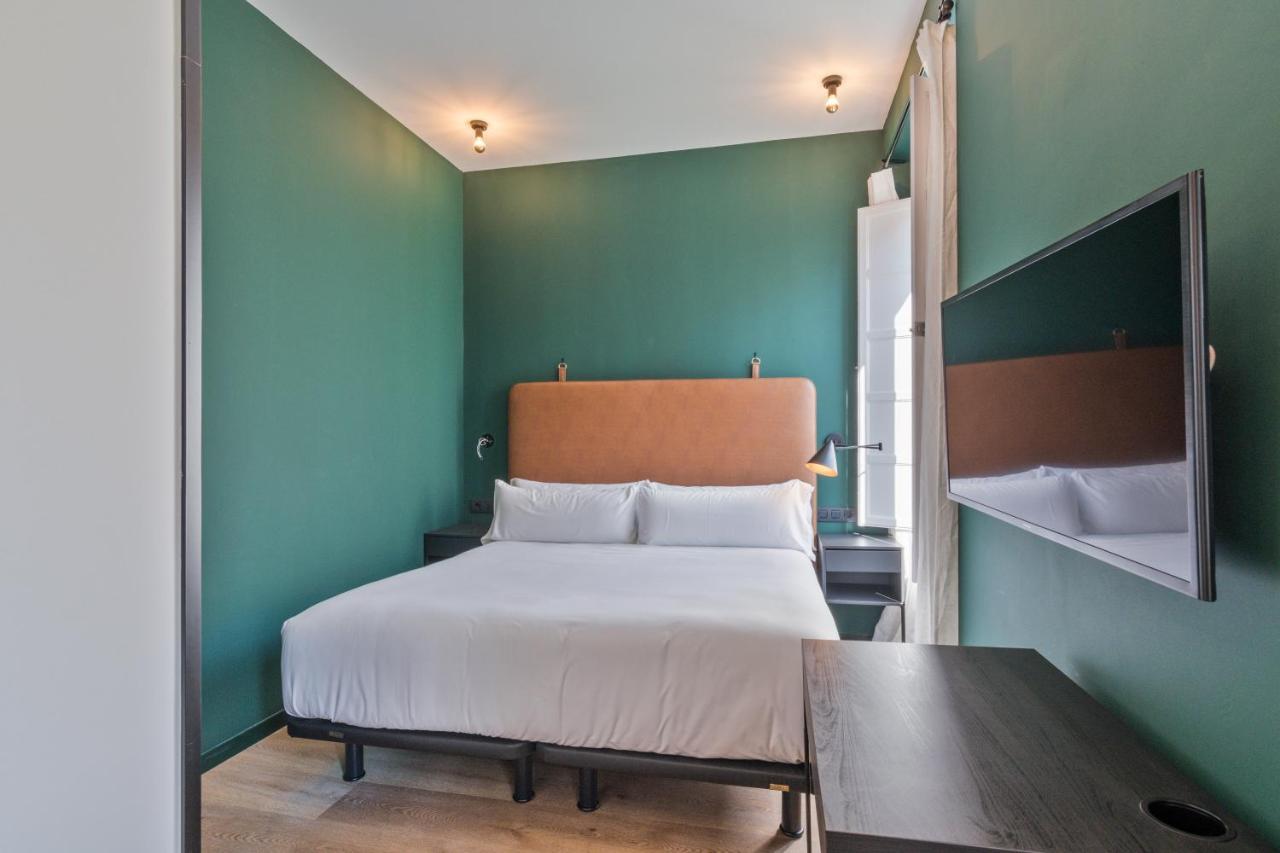 Uma Suites Atocha Madrid Extérieur photo